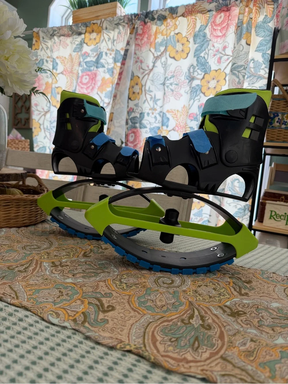 Madd Gear Boosters Bouncing Boots, Blue Rubber Soles Size 3-6 Youth
